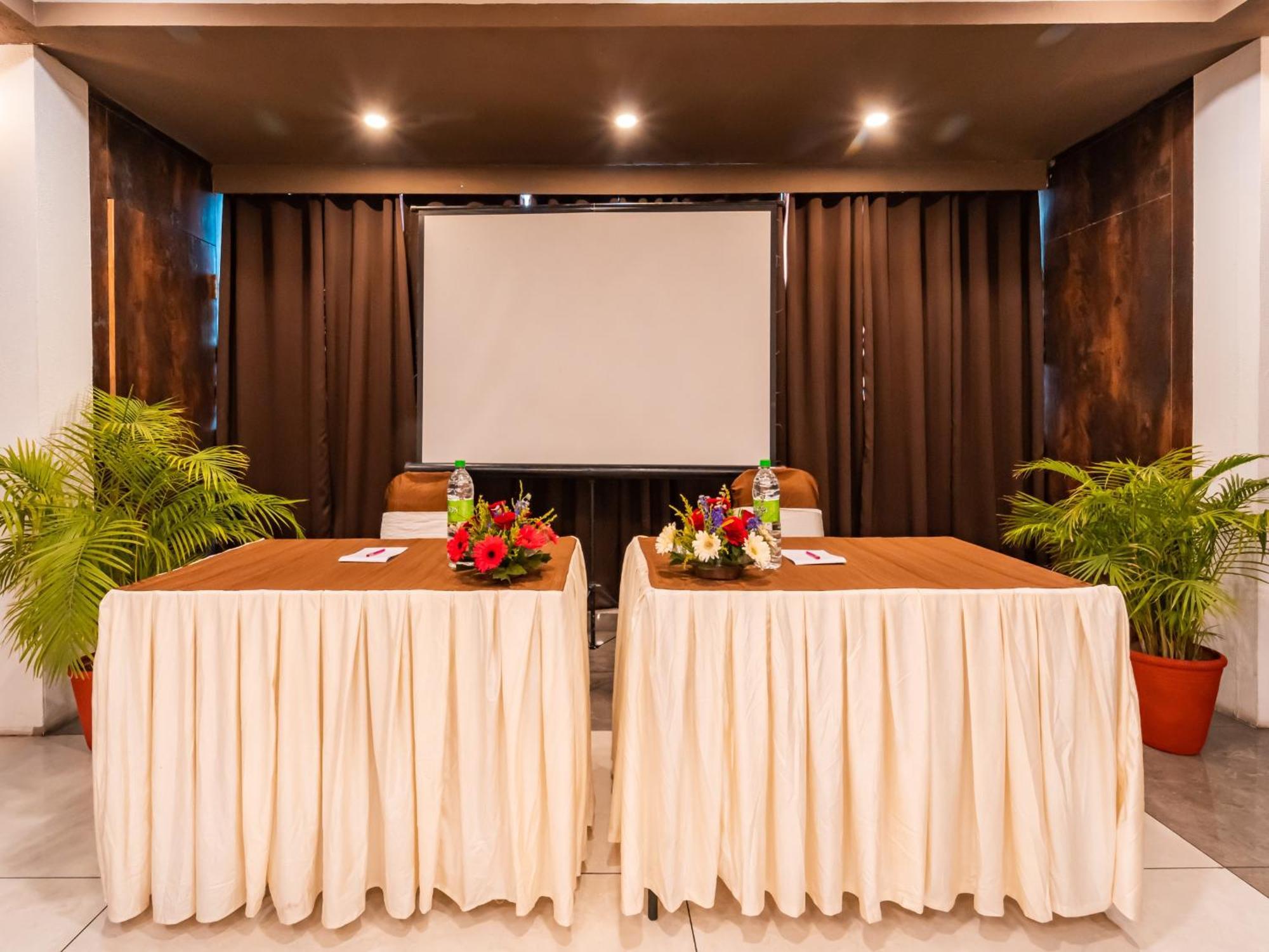 Hotel Signature Planet Indore Dış mekan fotoğraf